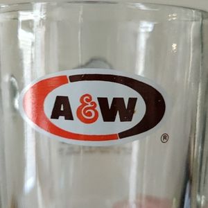 Set of four vintage A&W root beer 🍺 mugs.